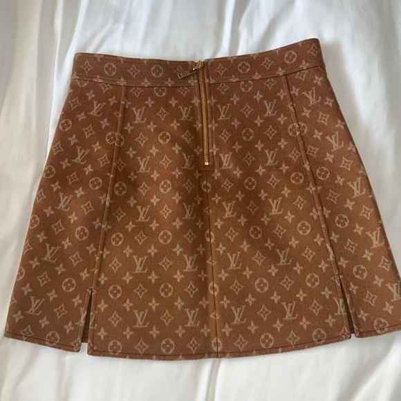 SOLD!!— BRAND NEW!! LOUIS VUITTON Monogram Mini Skirt sz 40 - Picture 6 of 8